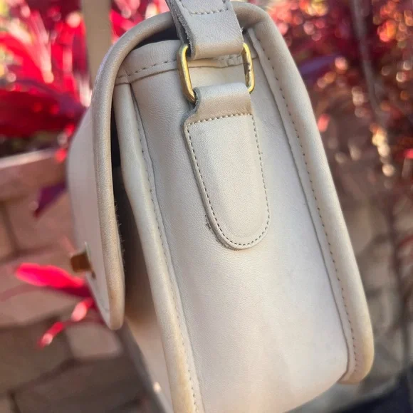 Vintage Coach NYC Collegiate Bag - Picture 8 of 16